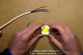 220市电直接接100W LED会发生什么？