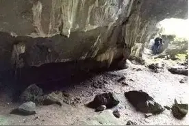 社会万象｜女孩与大叔私奔隐居贵州山洞；女主人坠下3楼；电梯卡在4楼，住户破门救人图片