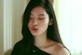 奚梦瑶维密跌倒后重返走秀，张继科在节目里讽刺的给力啊！视频封面
