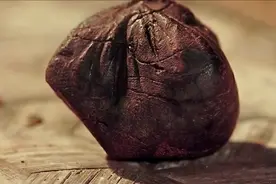 西双版纳有一种会分泌“血”的树，药效神奇，被誉为“活血圣药”