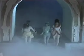 老版《封神榜》狐狸精 琵琶精 稚鸡精出场，那时她们的衣服好逗视频封面