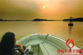 坐着游艇去叹美食图片