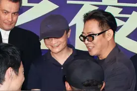 马云出席封神酒会受热捧，范冰冰黄晓明贴耳热聊不惧Baby吃醋图片