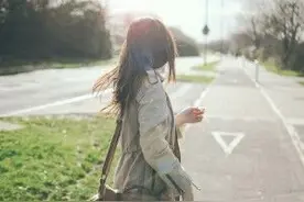 日媒盘点脑后秀发损伤的原因和对策图片