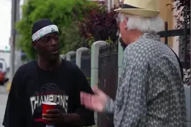 「街头恶搞」老爷爷在黑人区里秀Beatbox_超清 0视频封面