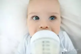 妈妈经 | 8个月宝宝一日饮食睡眠安排样例图片