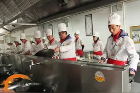 甘肃新东方烹饪学校--独拥灶台 练真厨艺图片