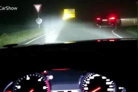 夜晚驾驶台拥有激光大灯的车是什么感觉？让这台奥迪A8告诉你答案