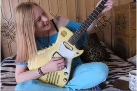 新型电吉他内藏扬声器 让你随时随地即兴表演图片