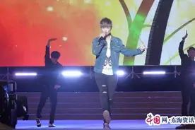 2016盱眙龙虾节大型文艺晚会举行 李宇春周华健等众明星献唱图片