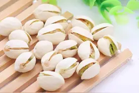你们嗑完丢掉的开心果壳，被我做成与马克雅可布雏菊香水同款的花瓶图片