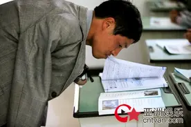 断臂教师坚守小学网友狂点赞 揭秘娱乐圈里的残疾明星图片