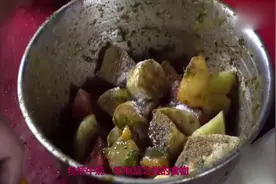 印度美食不卫生？中国游客吃后连拉10天肚子，崩溃回国！视频封面