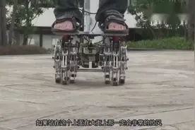 不用自己动带你跑的滑板，长了12条腿，看起来就很酷视频封面