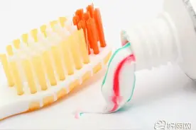 牙膏的基本成分和作用图片