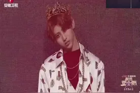 开场小王子蔡徐坤了解一下 百变造型燃爆现场