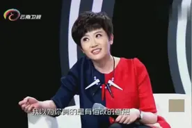 渣男现场对女友喊我爱你，观察员怒了：你没资格说这三个字