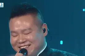 岳云鹏做梦和吴彦祖换脸笑醒 网友：吴彦祖的噩梦也醒了！视频封面