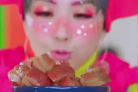 风靡全网，神曲一姐王蓉《红烧肉》加长版MV来袭，看了直想流口水视频封面