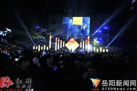 岳阳草根歌手与谭维维同台唱响岳阳“一极三宜”图片