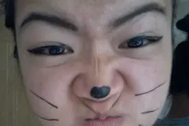 搞笑精选：大爷，你不怕把头发给卷没了吗？图片