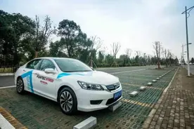 雅阁混动PK凯美瑞双擎 谁的油耗更低？视频封面