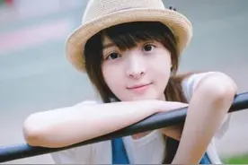 美女正在睡觉被男友这样整了，图片