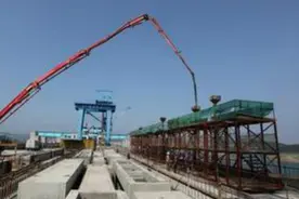你知道大桥水下混凝土桩怎么施工的吗？钻孔桩施工—高清视频封面