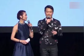 51岁天王黎明当爸爸，小19岁的女友阿Wing早产一个月为他生下女儿视频封面