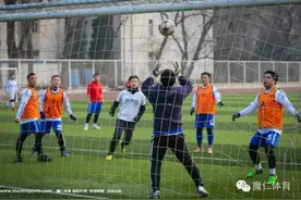 “在禁区，我就是王！”图片