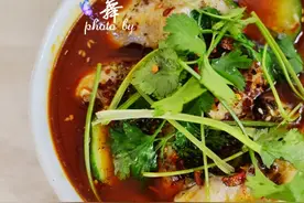 水煮活鱼--冷天最令我销魂的一道火辣辣的美食图片