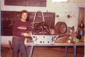 能快过布加迪的超跑帕加尼图片