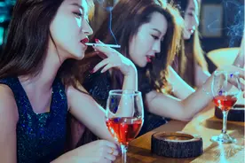 狂欢的酒吧夜，她们竟然如此美艳！图片