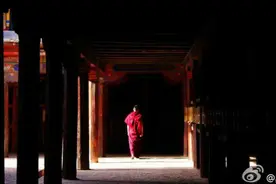 一首只需要听旋律就能感动的仓央嘉措情歌图片