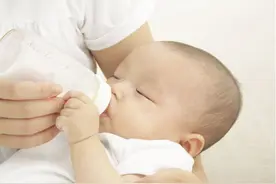 可怕！妈妈这样处理剩奶、温奶居然害了宝宝图片