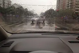 雨天行车应该注意的地方！图片