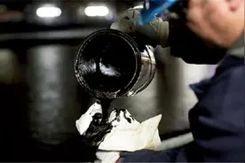 股神；巴菲特陷入原油增产危机图片