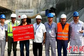 中国“挖隧道神器”在尼泊尔月掘进里程突破1000米图片