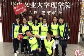 高三学子研学旅行“玩转”华农 ：找地标合影，参观学生寝室，这些都成了“闯”关游戏图片