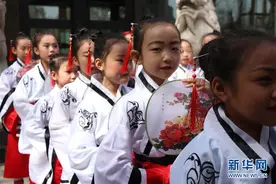 缅怀圣哲传承文化 新疆举办“万人经典诵”系列活动图片