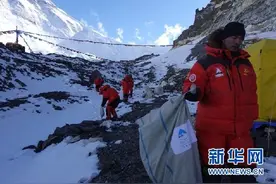 喜马拉雅山区春季登山季开启，珠峰北坡“大扫除”图片