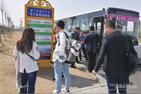 集宁区公交公司优化停靠乌兰察布高铁站3条公交线路图片