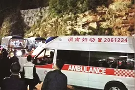 突遇强风停运 160名游客被困华山缆厢一夜图片