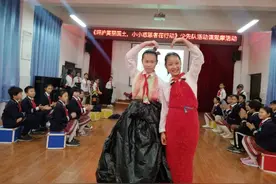 有创意！郑州仨小妞用塑料袋做礼服成网红图片