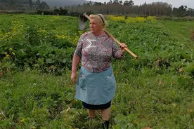 长相酷似特朗普，西班牙妇女走红网络仍淡然：都是头发惹的祸图片