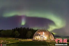 挪威夫妻自建生态圆顶屋 回归自然与北极光为伴图片