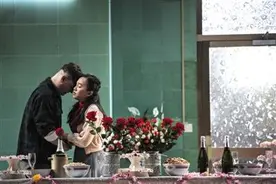 异乡人在《西贡》成就阿维尼翁剧王图片