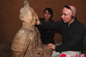 我和朋友一样“看”到兵马俑了 美国盲人游客体验“摸俑”图片