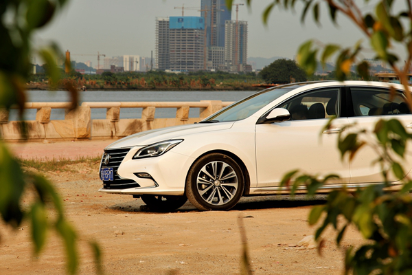 睿骋CC长测（9）：因为底盘比较高级，所以成为编辑部的“香饽饽”