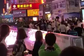 郑州消防通报昨夜德化街火灾情况：疏散被困人员30余人图片